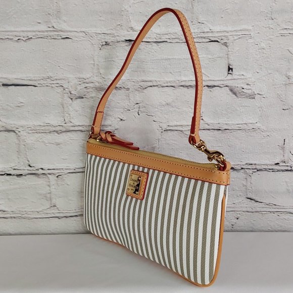 'DOONEY & BOURKE' LEATHER PINSTRIPE RED INTERIOR BAGGETT  DETACHABLE STRAP - Picture 7 of 16